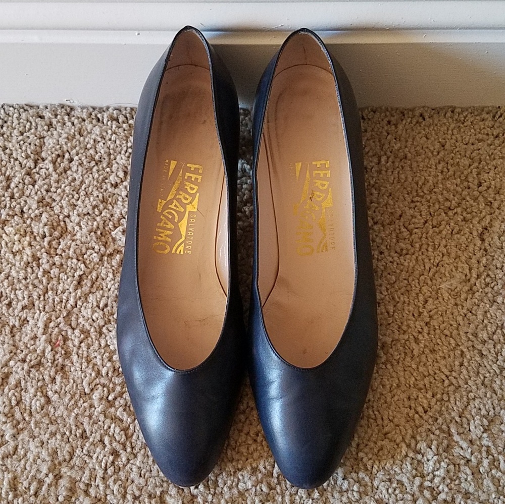Vintage Navy Genuine Leather Salvatore Ferragamo Pumps